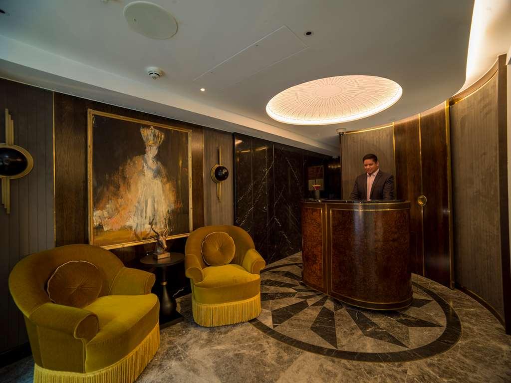 The Guardsman - Preferred Hotels And Resorts Лондон Удобства снимка The Concierge Desk at the Four Seasons Hotel, Mumbai