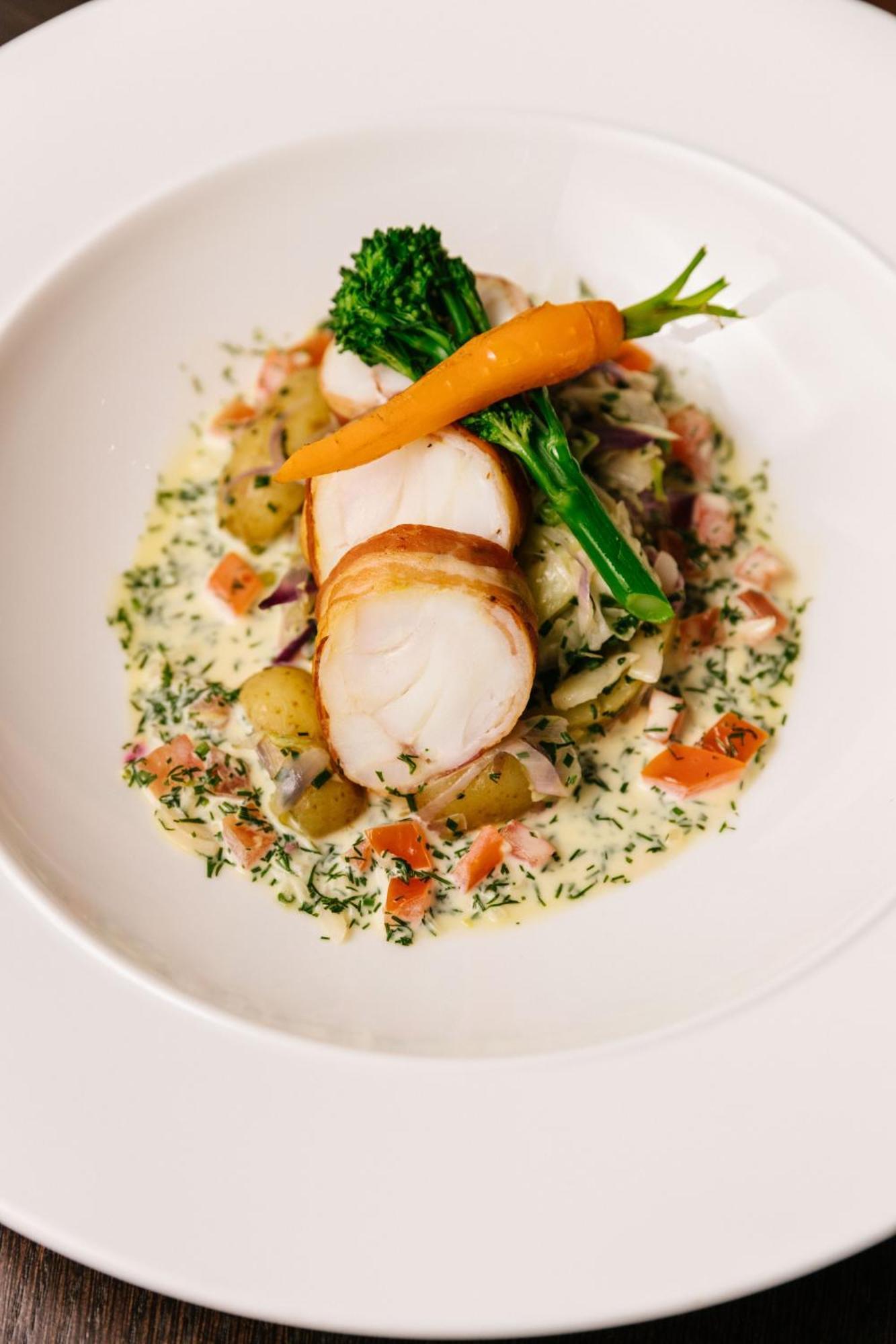 The Guardsman - Preferred Hotels And Resorts Лондон Екстериор снимка A prepared dish of halibut