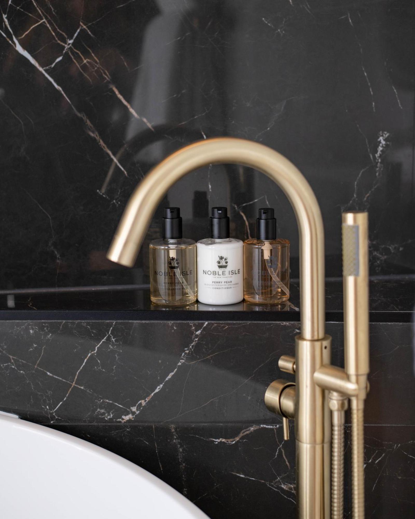 The Guardsman - Preferred Hotels And Resorts Лондон Екстериор снимка Noble Oud