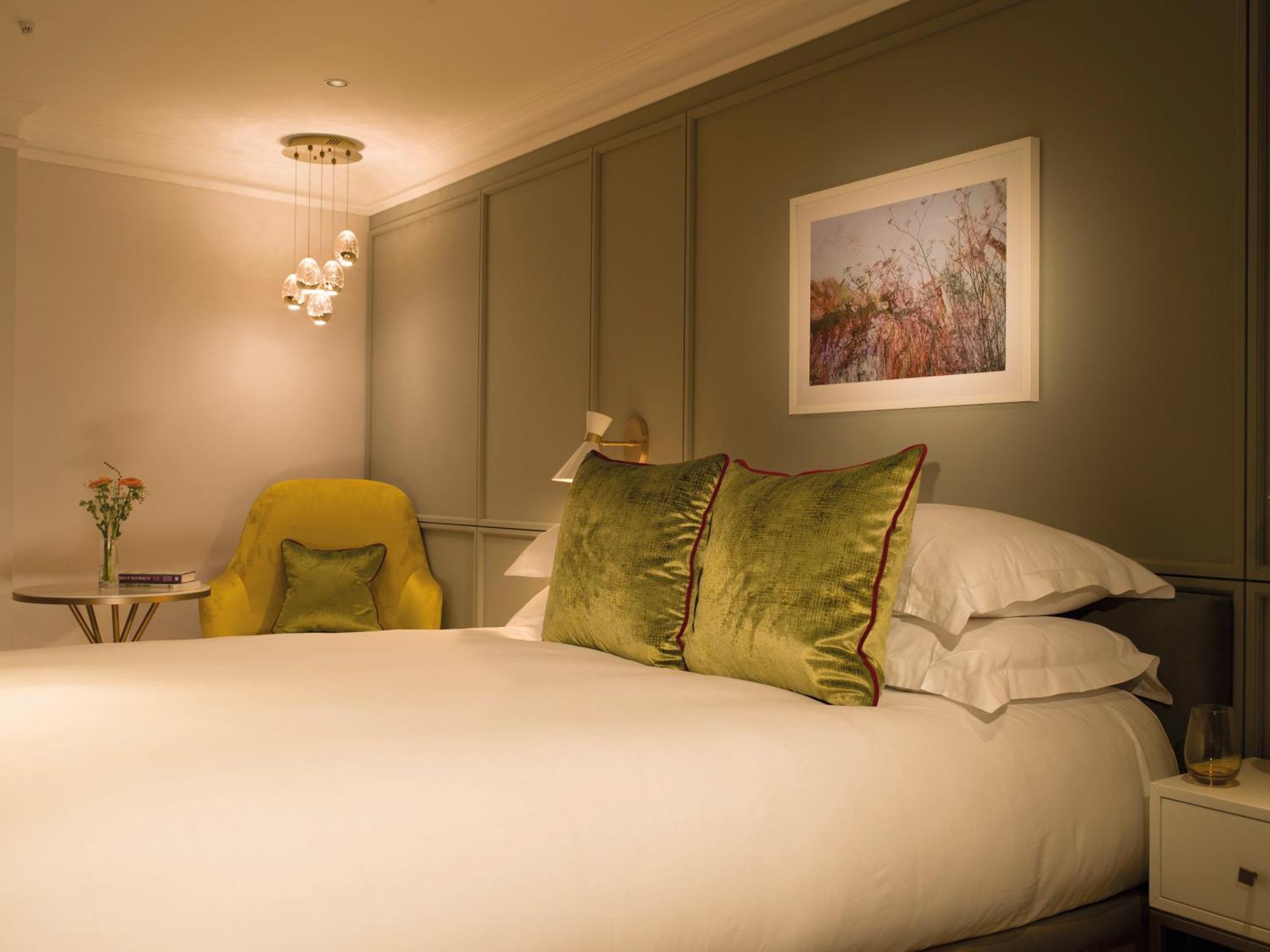 The Guardsman - Preferred Hotels And Resorts Лондон Екстериор снимка A bedroom at The Mitre